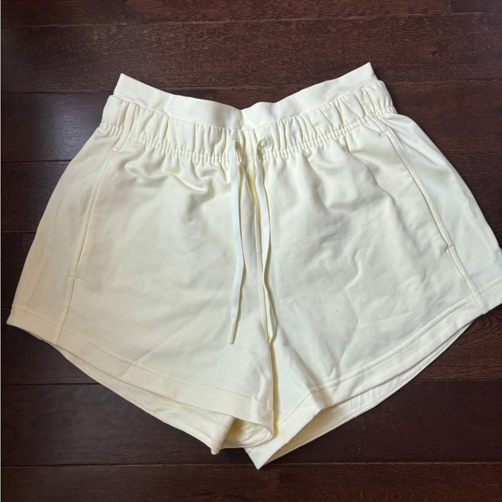 Lululemon Inner Glow High Rise Short, size 6